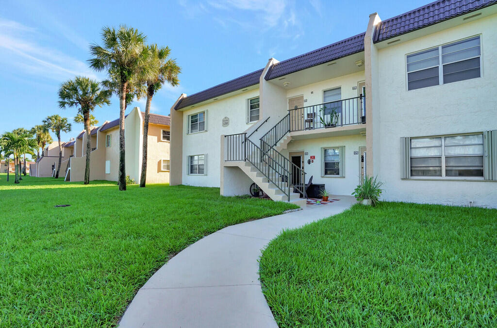 130 Lake Meryl Drive, West Palm Beach, FL 33411
