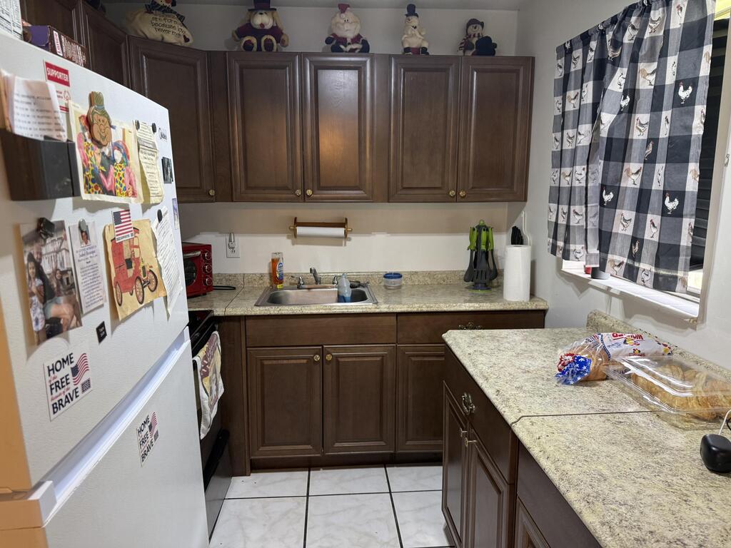 37 Waltham B , West Palm Beach, FL 33417