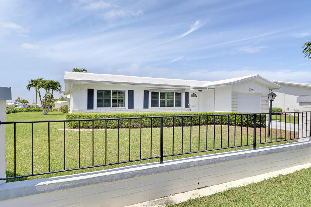 1703 22nd Way, Boynton Beach, FL 33426