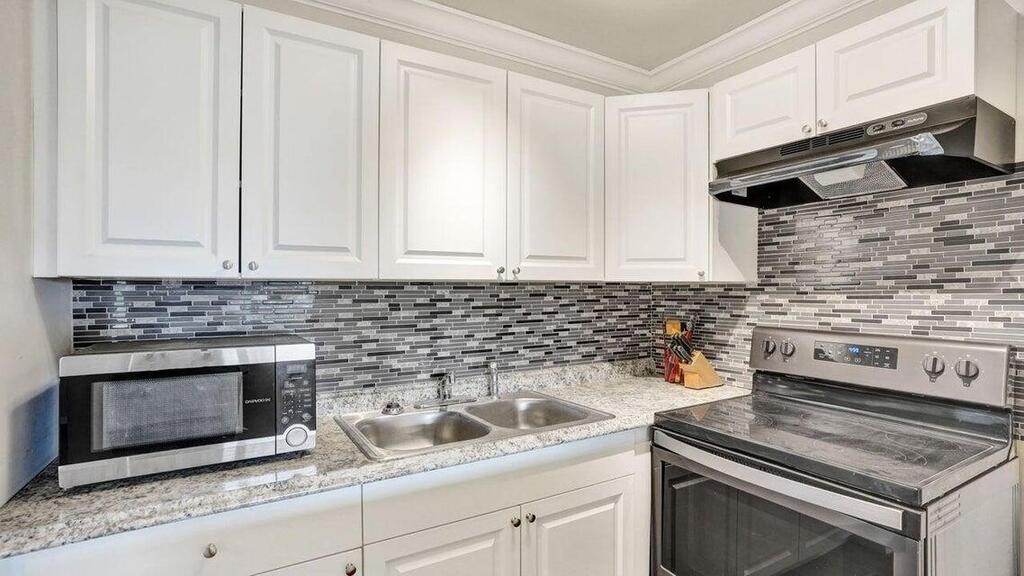 118 Sheffield , West Palm Beach, FL 33417