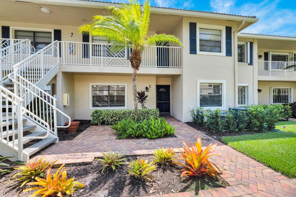 7 Stratford Drive, Boynton Beach, FL 33436