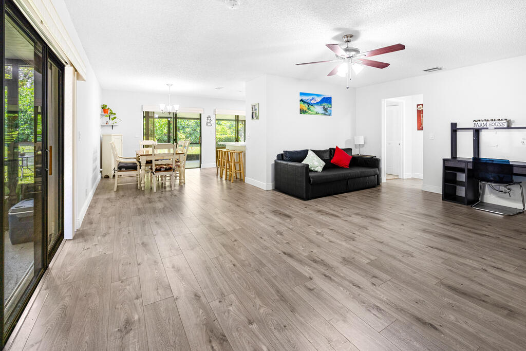 5135 Mirror Lakes Boulevard, Boynton Beach, FL 33472