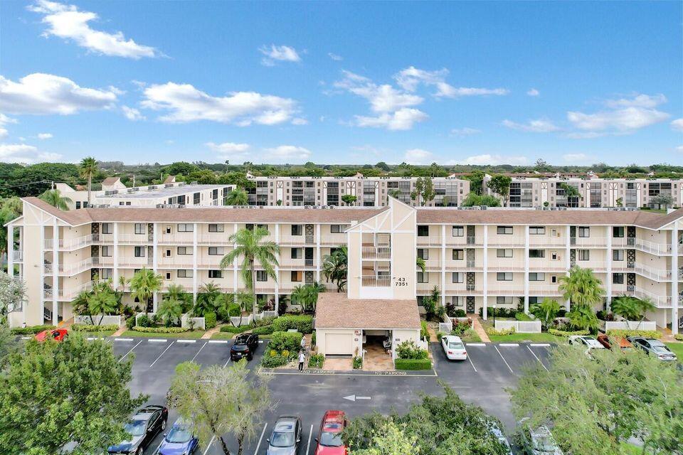 7351 Kinghurst Drive, Delray Beach, FL 33446