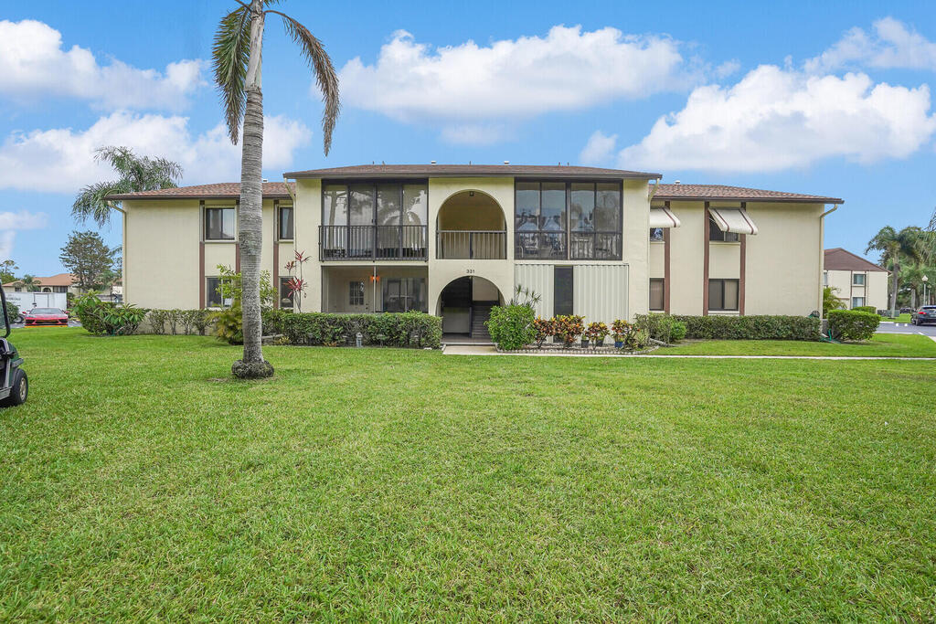 331 Knotty Pine Circle, Greenacres, FL 33463