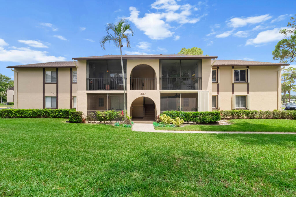 437 Pine Glen Lane, Greenacres, FL 33463