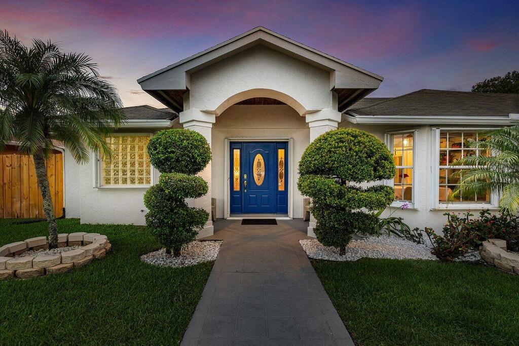 816 1st Court, Boynton Beach, FL 33426