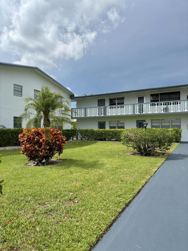 76 Cambridge , West Palm Beach, FL 33417