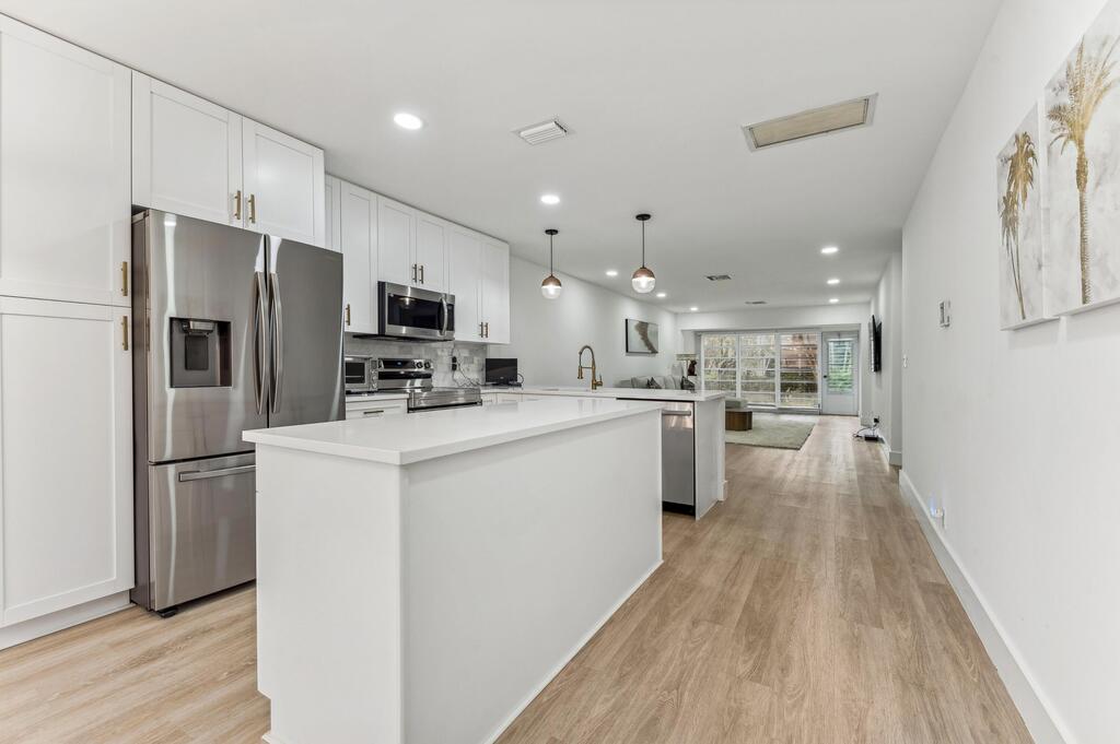 13725 Flora Place, Delray Beach, FL 33484