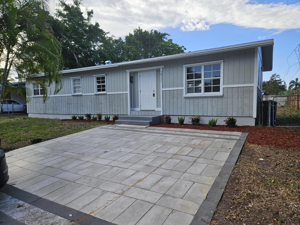 3931 Kewanee Road, Lantana, FL 33462