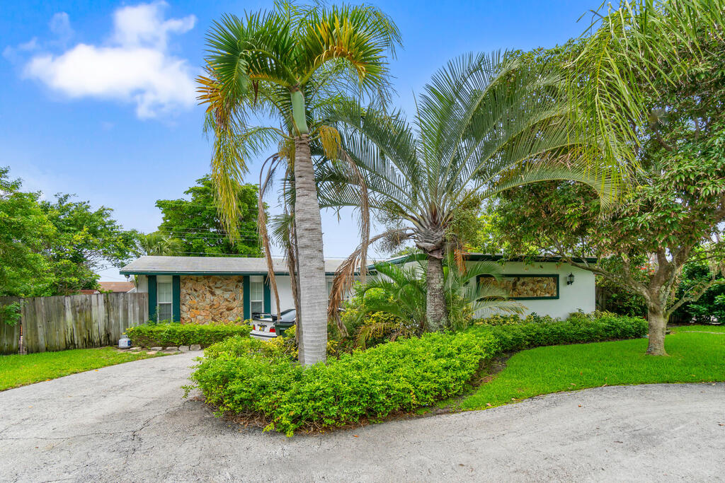 522 Jaeger Drive, Delray Beach, FL 33444
