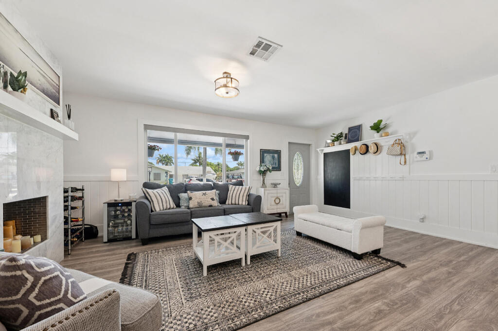 1056 27th Avenue, Boynton Beach, FL 33426