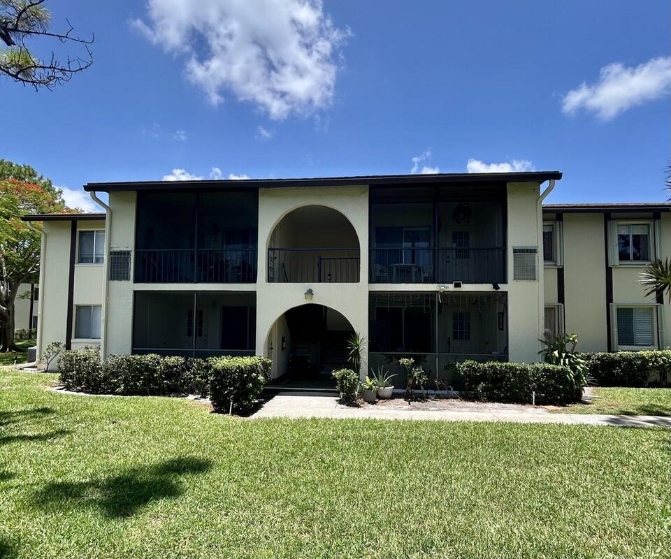 5800 Whispering Pine B2 Way, Greenacres, FL 33463