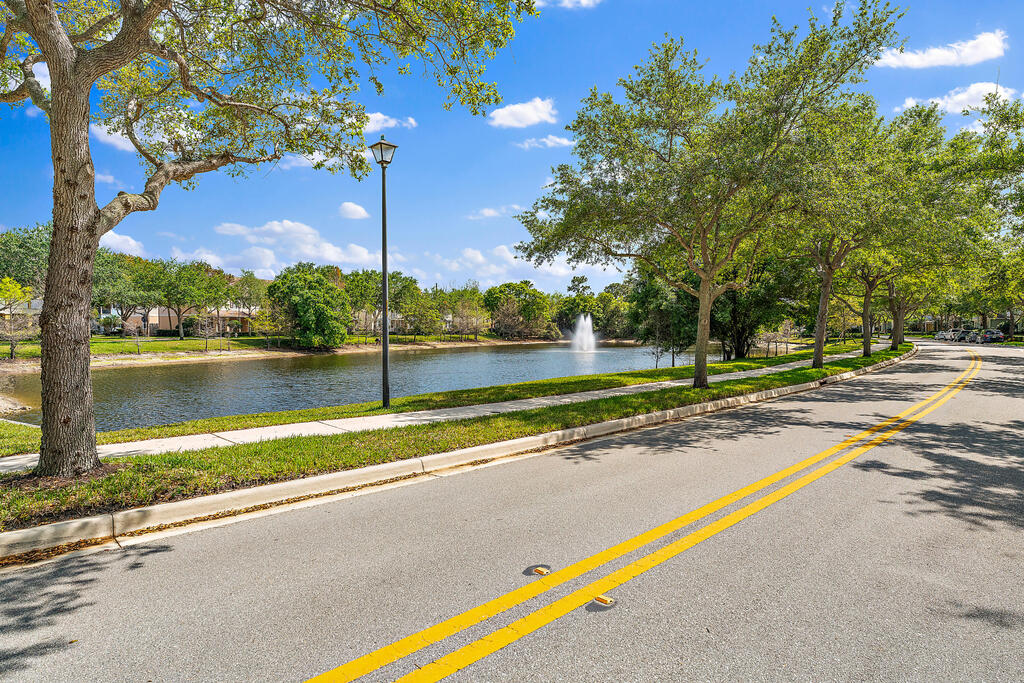 128 Thatch Palm Circle, Jupiter, FL 33458