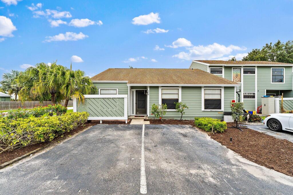 202 Lakewood Drive, Jupiter, FL 33458
