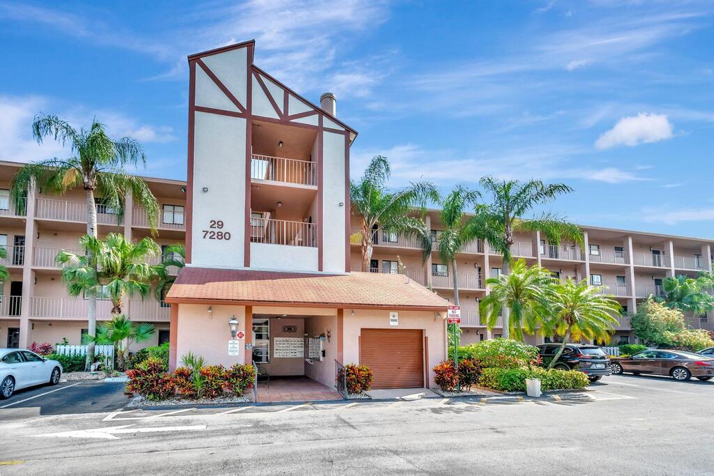 7280 Amberly Lane, Delray Beach, FL 33446
