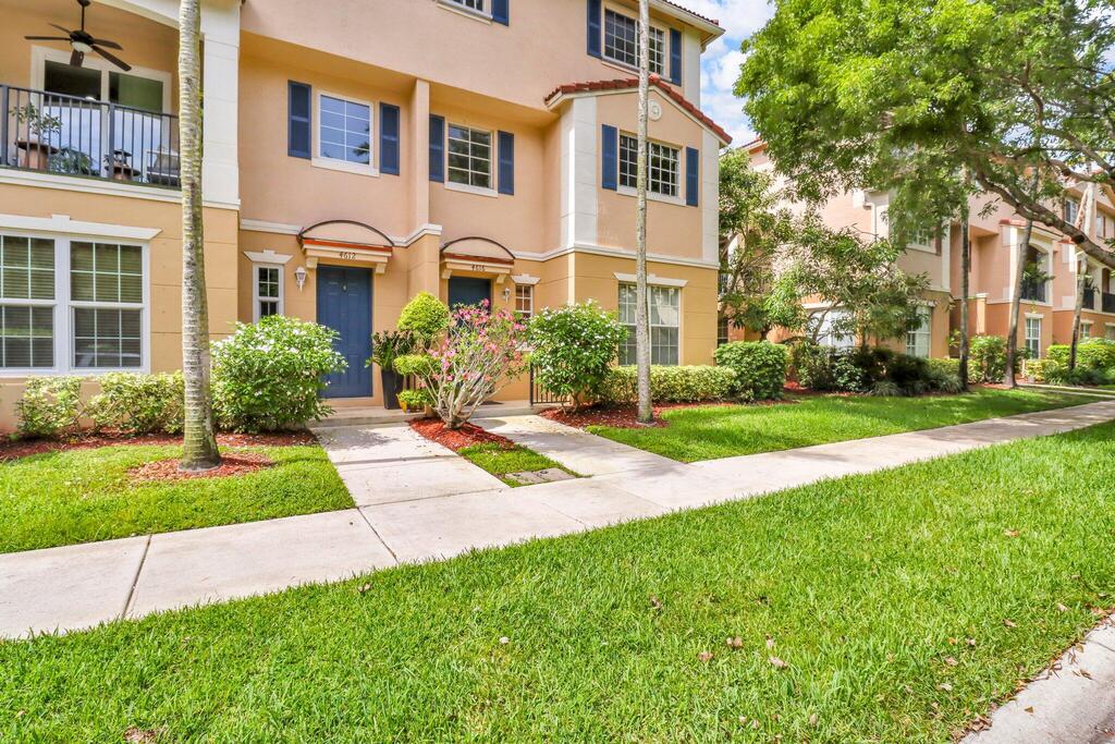 4616 Danson Way, Delray Beach, FL 33445