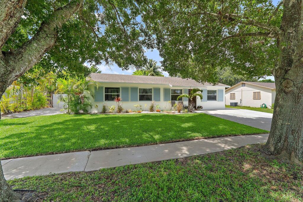 1008 Mohawk Street, Jupiter, FL 33458
