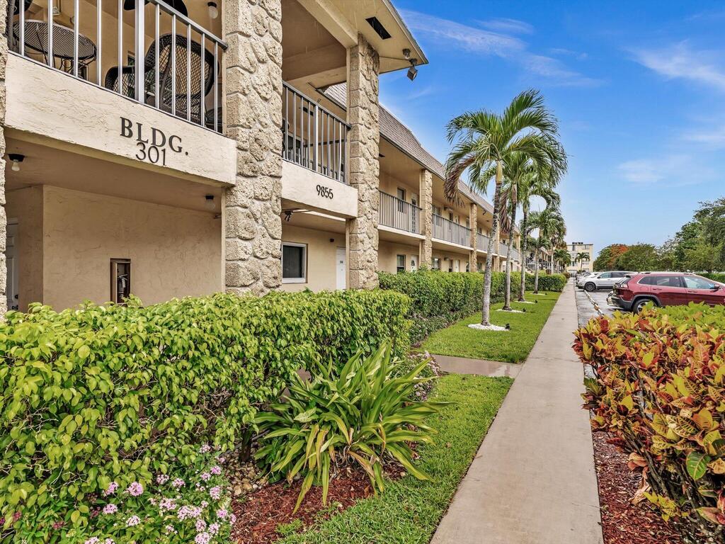 9855 Sandalfoot Boulevard, Boca Raton, FL 33428