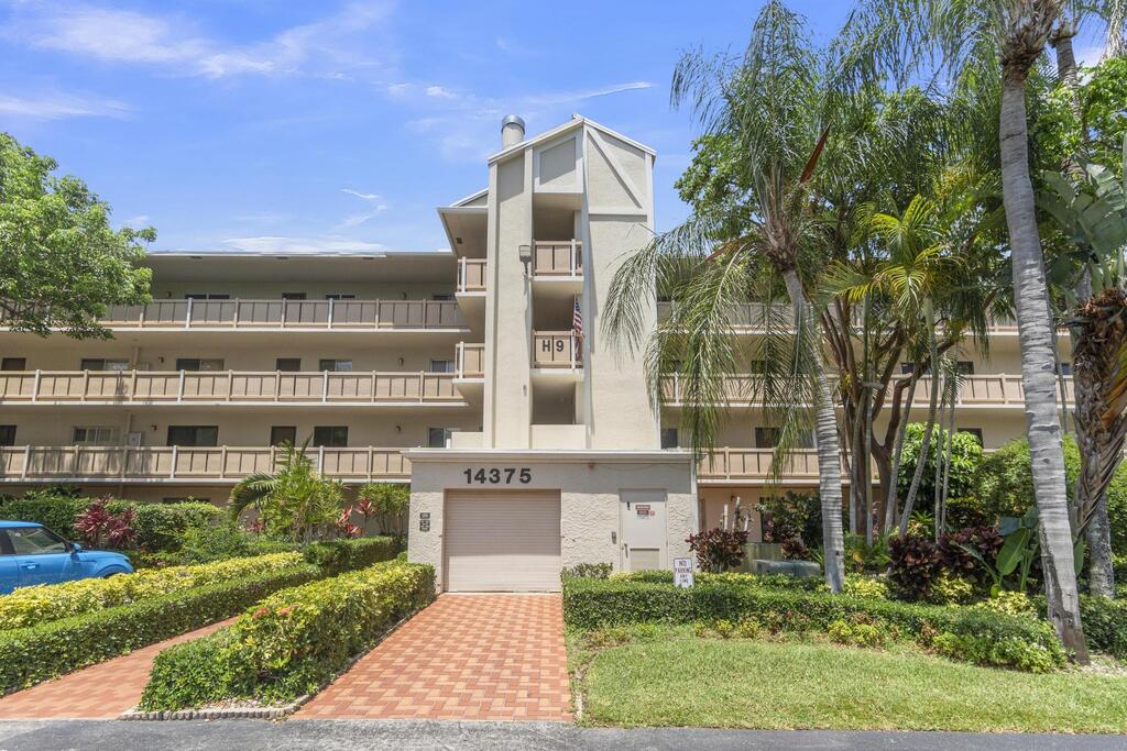 14375 Strathmore Lane, Delray Beach, FL 33446
