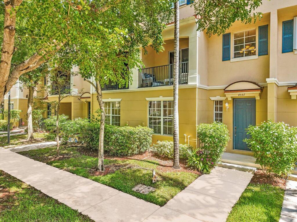 4557 Danson Way, Delray Beach, FL 33445