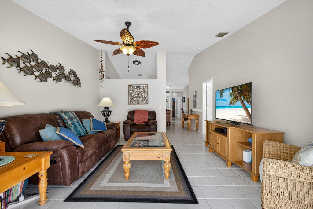 4640 Homestead Way, West Palm Beach, FL 33417