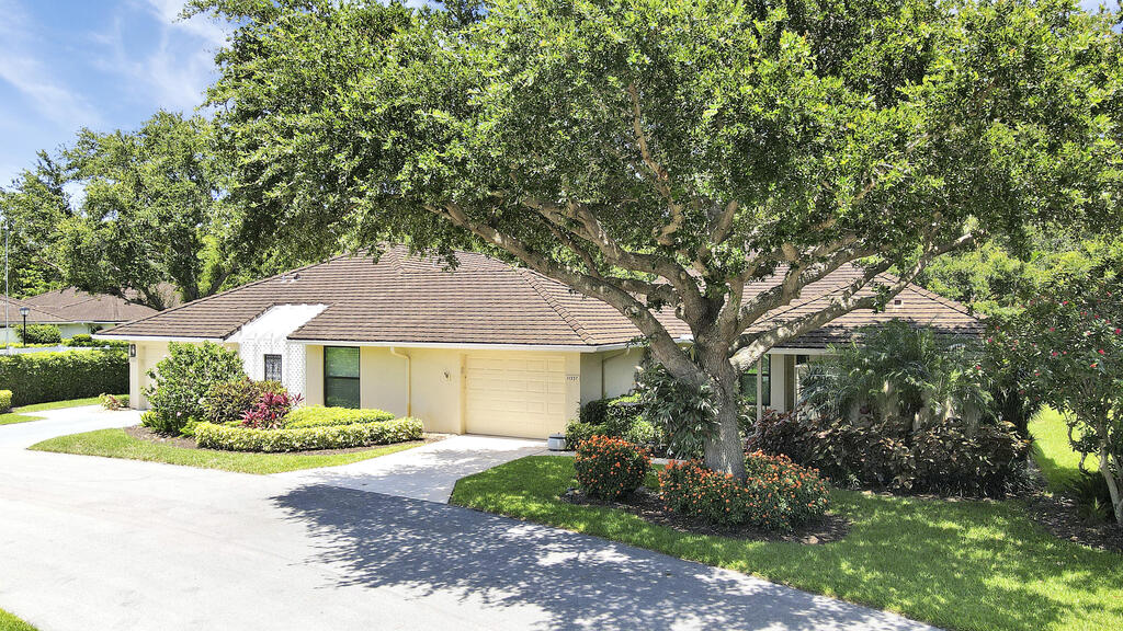 11337 Briarwood Place, North Palm Beach, FL 33408