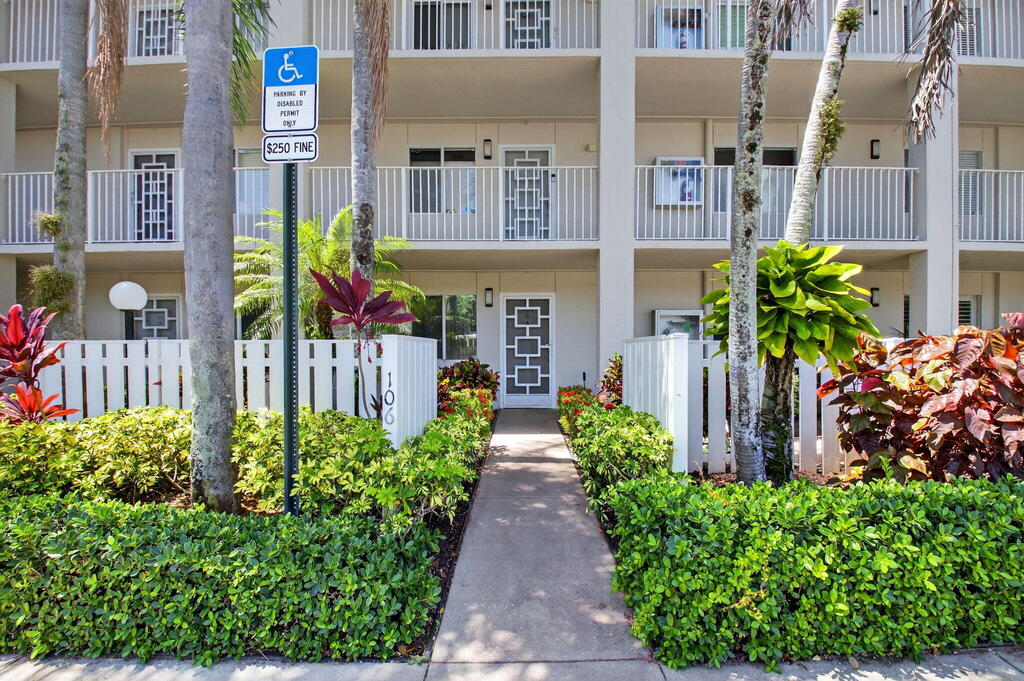 6112 Huntwick Terrace, Delray Beach, FL 33484