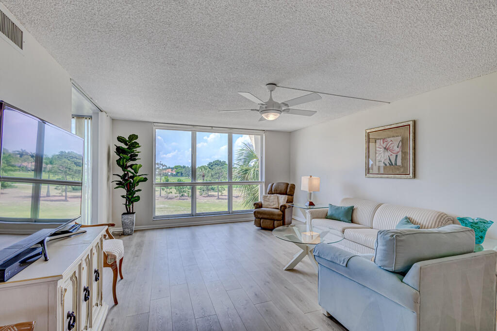 5390 Woodland Lakes Drive, Palm Beach Gardens, FL 33418