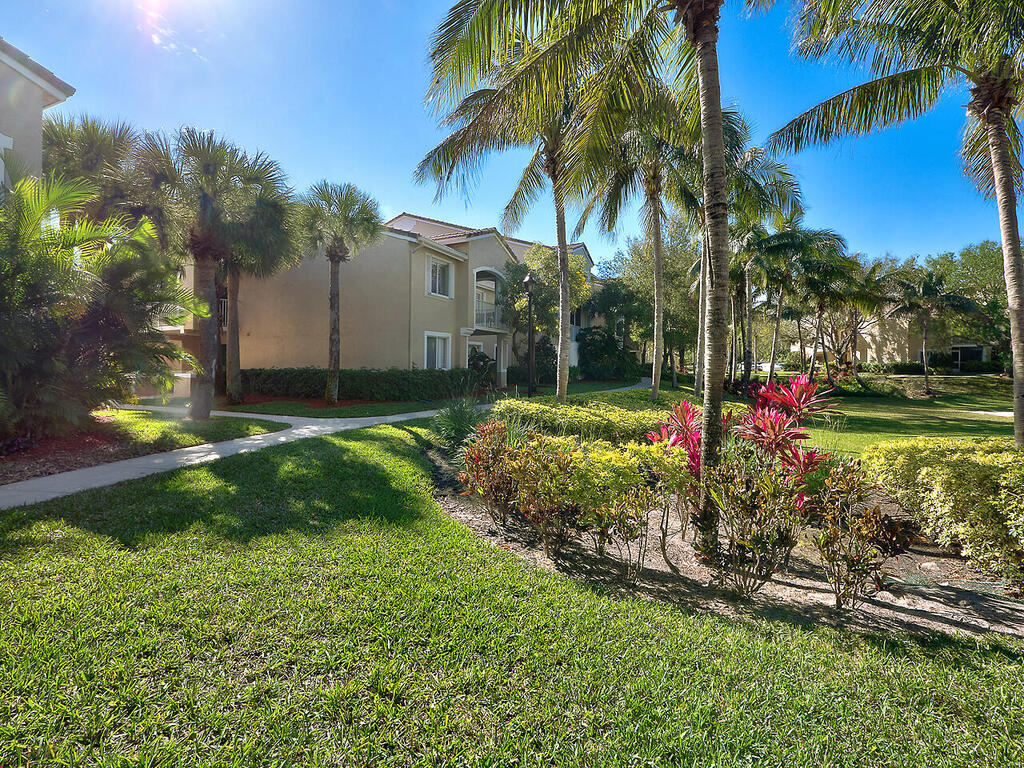 284 Village Boulevard, Tequesta, FL 33469