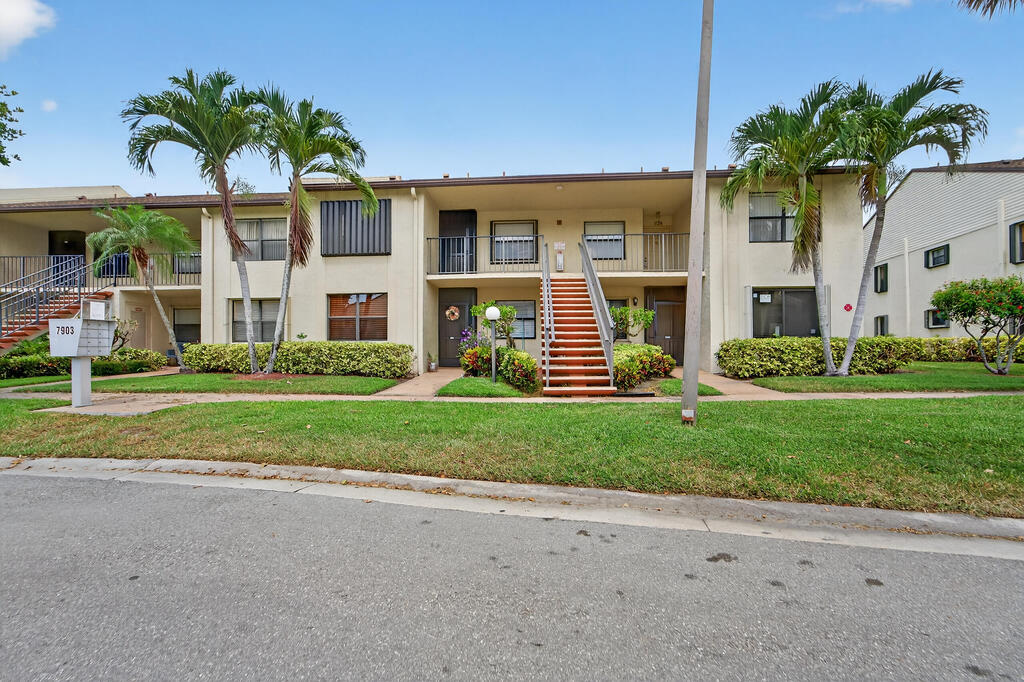 7903 Willow Spring Drive, Lake Worth, FL 33467