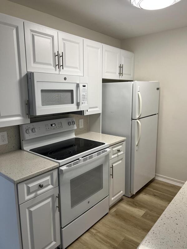 2072 Cornwall D , Boca Raton, FL 33434