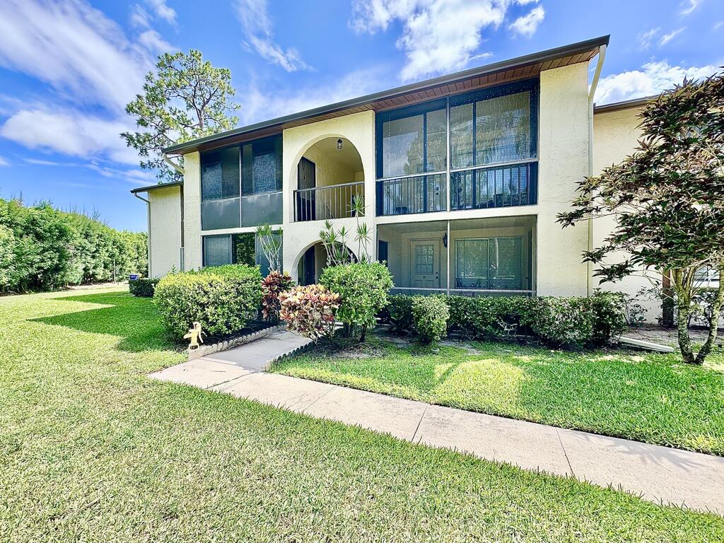312 Knotty Pine Circle, Greenacres, FL 33463