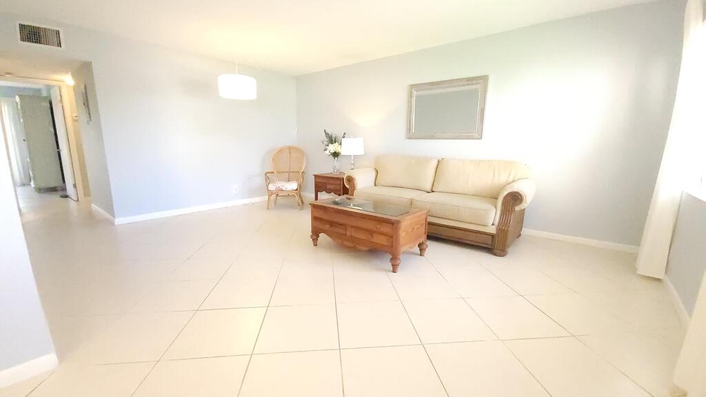 58 Coventry C , West Palm Beach, FL 33417