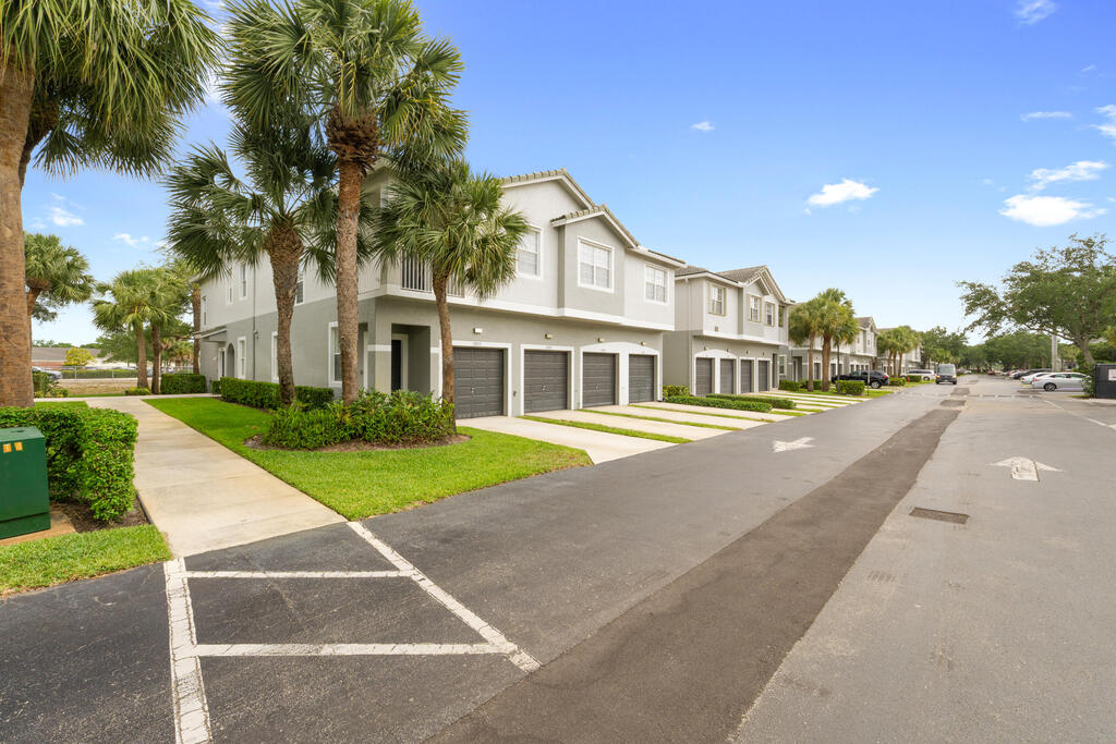 3030 Grandiflora Drive, Greenacres, FL 33467