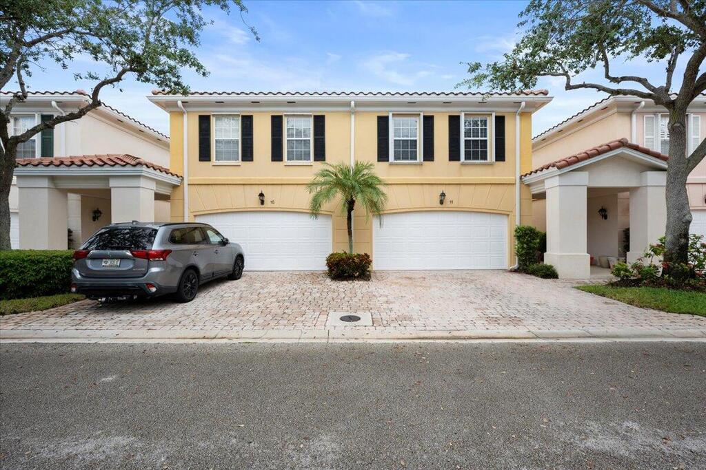 11 Live Oak Circle, Tequesta, FL 33469