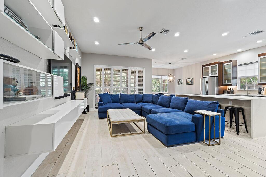 5119 Artesa Way, Palm Beach Gardens, FL 33418