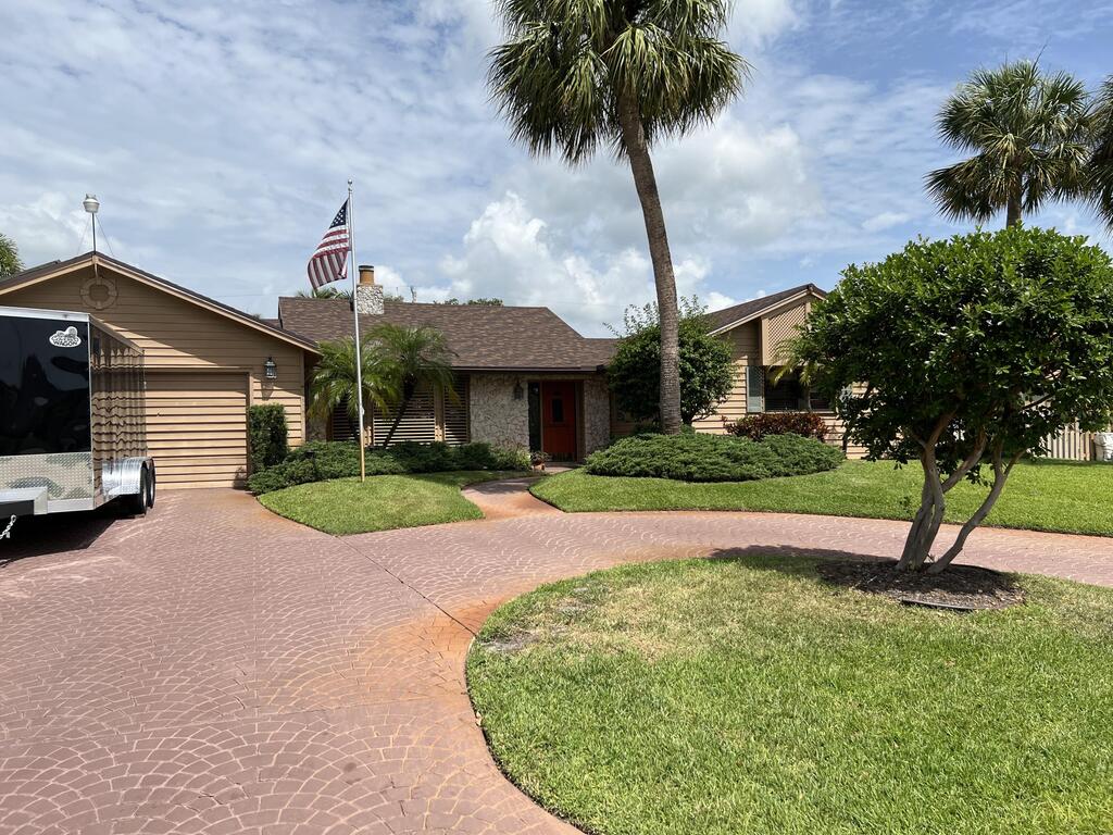 14 Paddock Circle, Jupiter, FL 33469