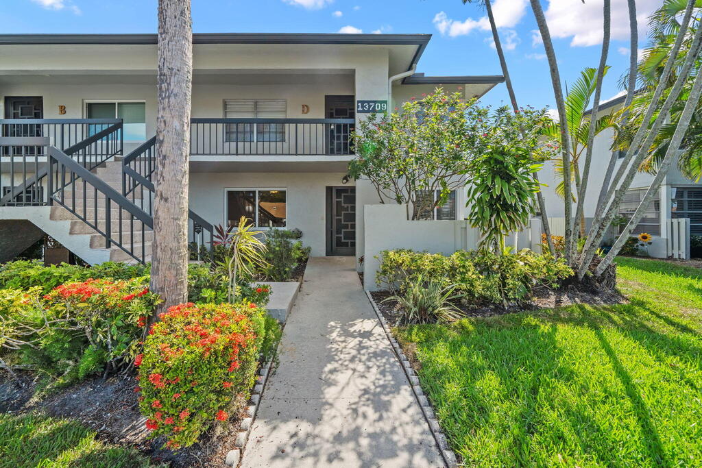 13709 Date Palm Court, Delray Beach, FL 33484