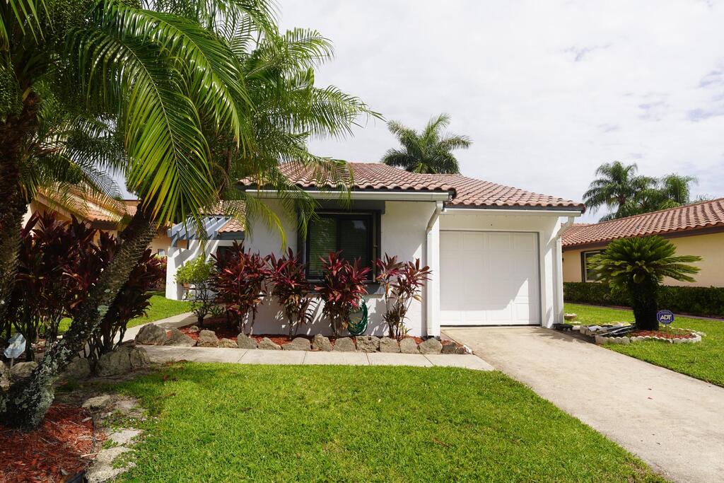 6369 Lantana Pines Drive, Lake Worth, FL 33462