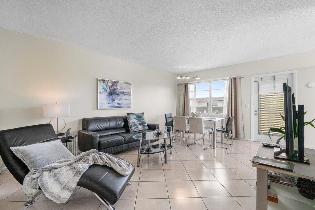 281 Fanshaw , Boca Raton, FL 33434