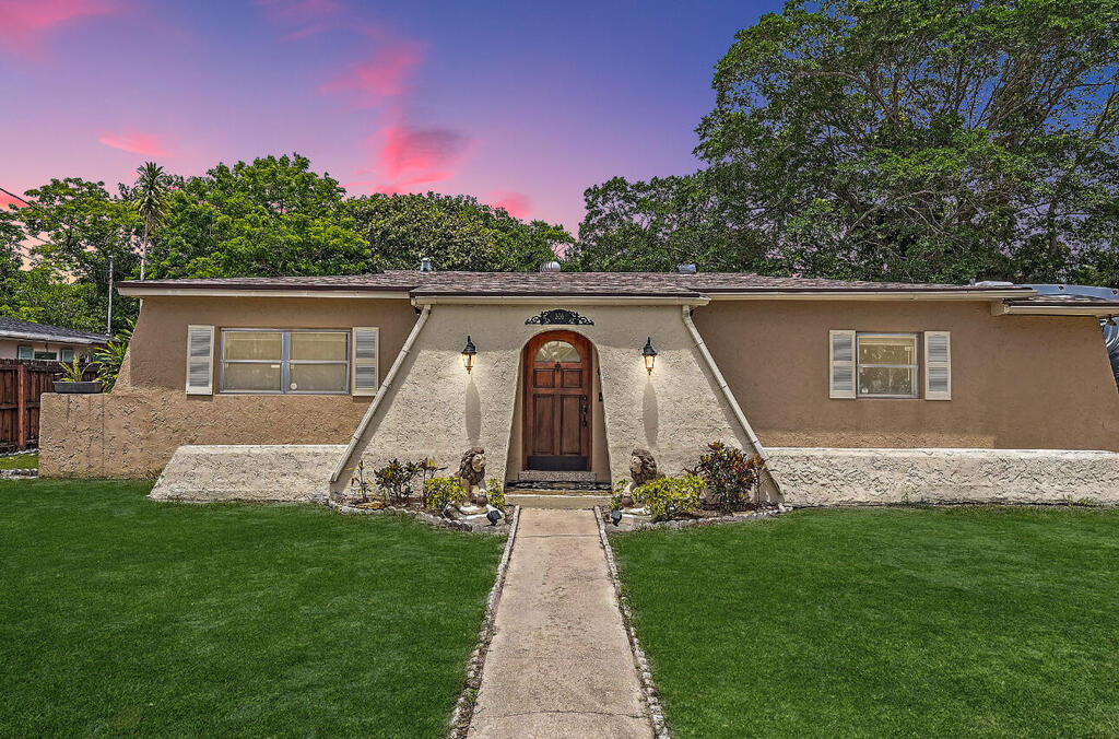 306 Caloosahatchee Avenue, Jupiter, FL 33458