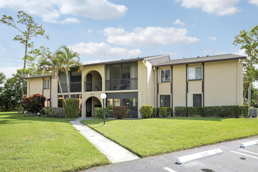 445 Pine Glen Lane, Greenacres, FL 33463