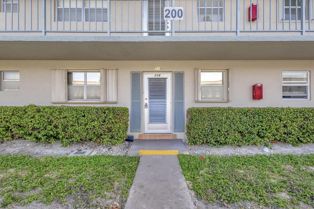 114 Oxford 200 , West Palm Beach, FL 33417