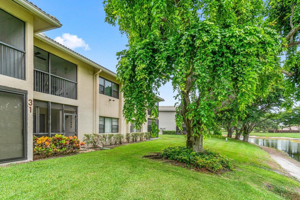 31 Stratford Lane, Boynton Beach, FL 33436