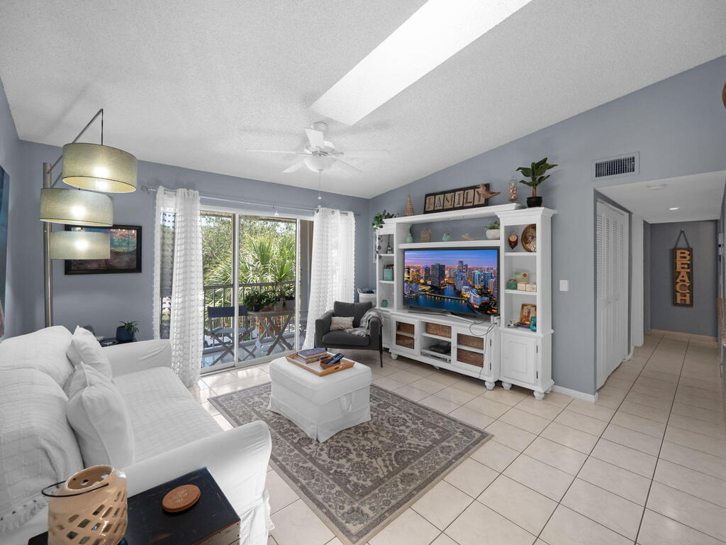 13771 Oneida Drive, Delray Beach, FL 33446
