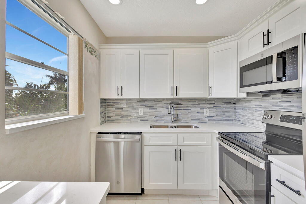 162 Sheffield G , West Palm Beach, FL 33417