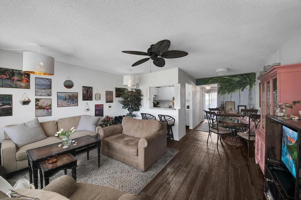 312 Sheffield M , West Palm Beach, FL 33417
