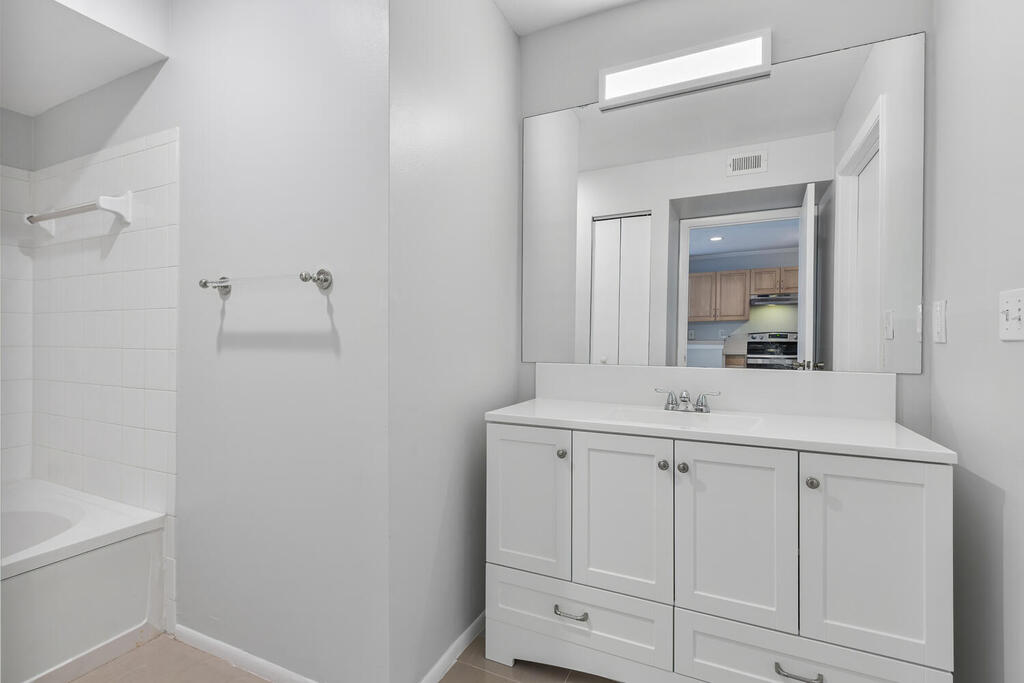 4887 Via Palm Lakes, West Palm Beach, FL 33417