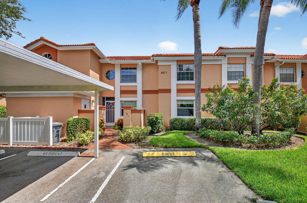 9877 Seacrest Circle, Boynton Beach, FL 33437