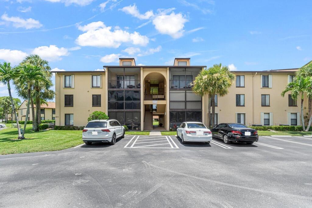 811 Sky Pine Way, Greenacres, FL 33415